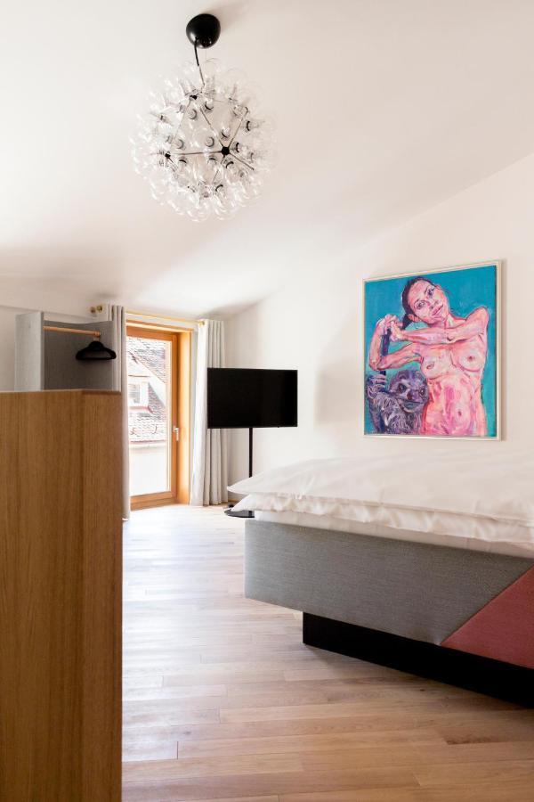Kai 36 - Hotel Zwischen Fels Und Fluss Грац Экстерьер фото Installation view of the exhibition "The Body in Art", 2016