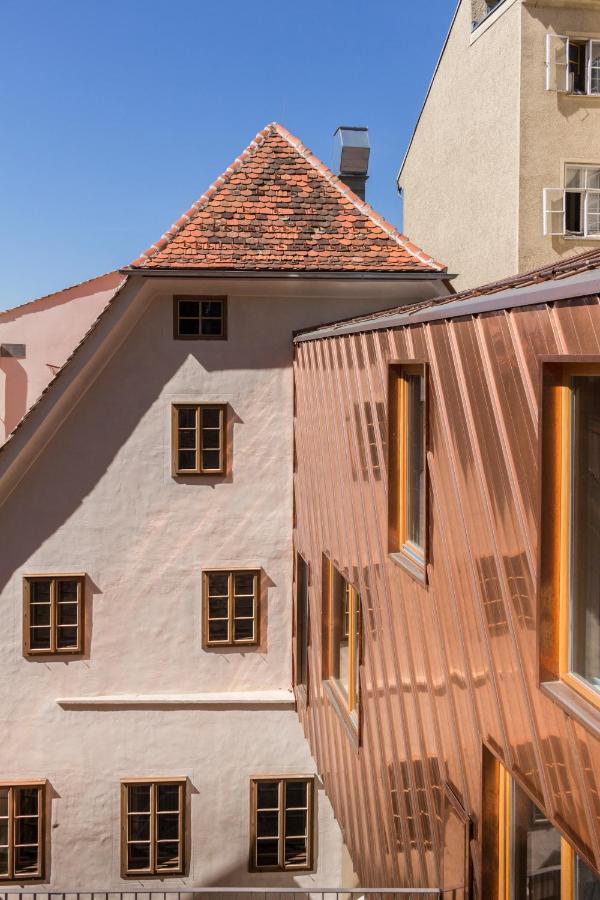 Kai 36 - Hotel Zwischen Fels Und Fluss Грац Экстерьер фото Copper cladding on a house in Regensburg, Germany
