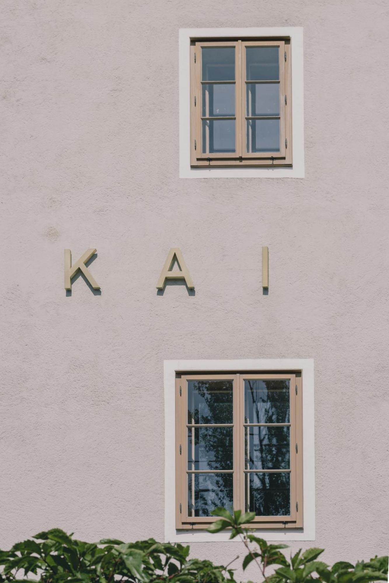 Kai 36 - Hotel Zwischen Fels Und Fluss Грац Экстерьер фото The name of the house on the wall