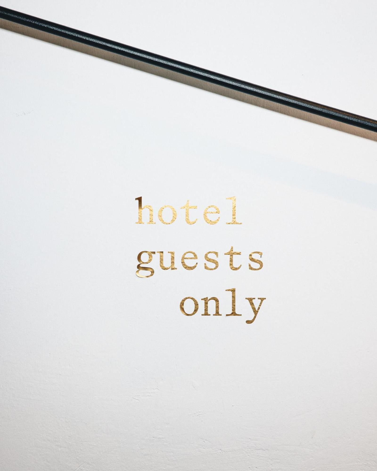 Kai 36 - Hotel Zwischen Fels Und Fluss Грац Экстерьер фото Gold leaf used for printing