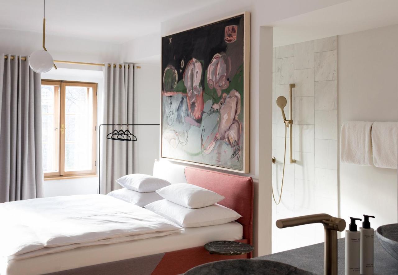 Kai 36 - Hotel Zwischen Fels Und Fluss Грац Экстерьер фото A room at the Hotel